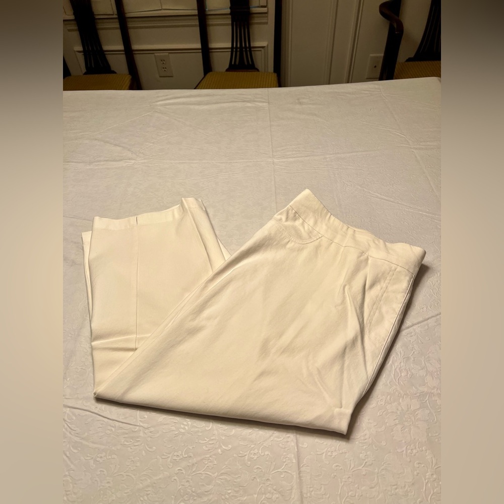 Women’s Cream Capris - Classic Pull-On Style